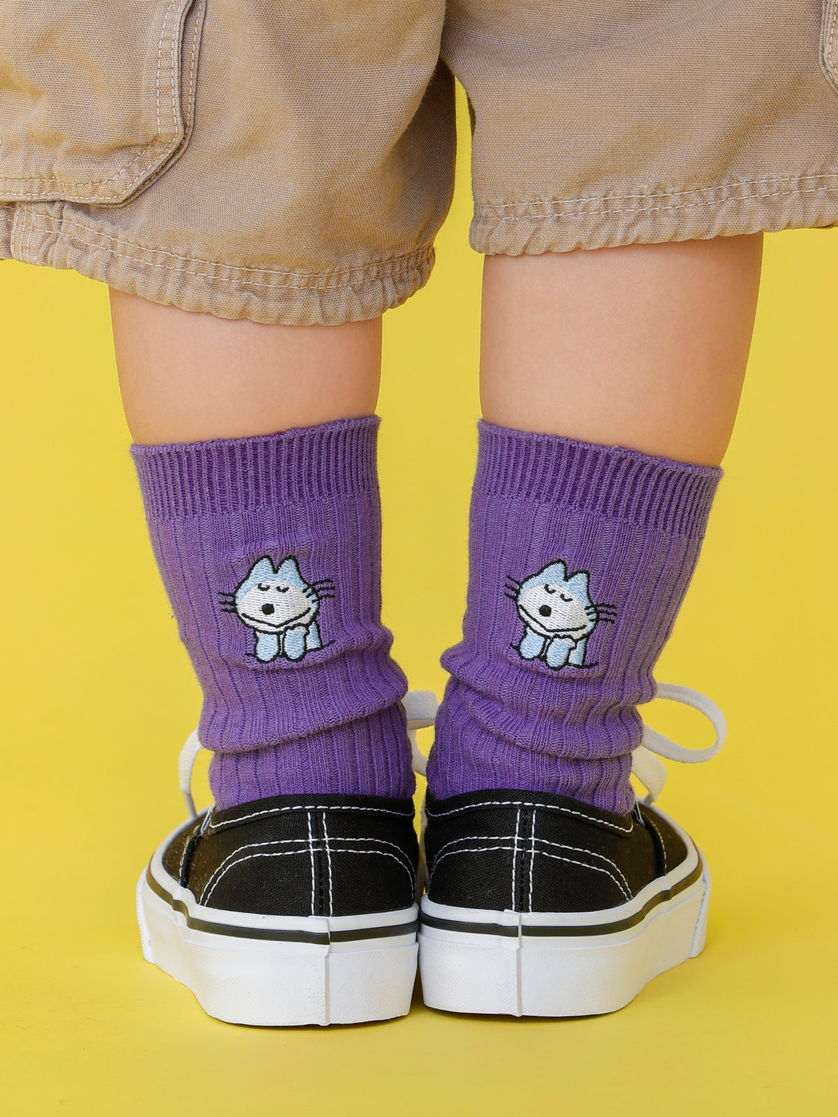 【11ぴきのねこ】キッズ ほおづえ刺繍ソックス