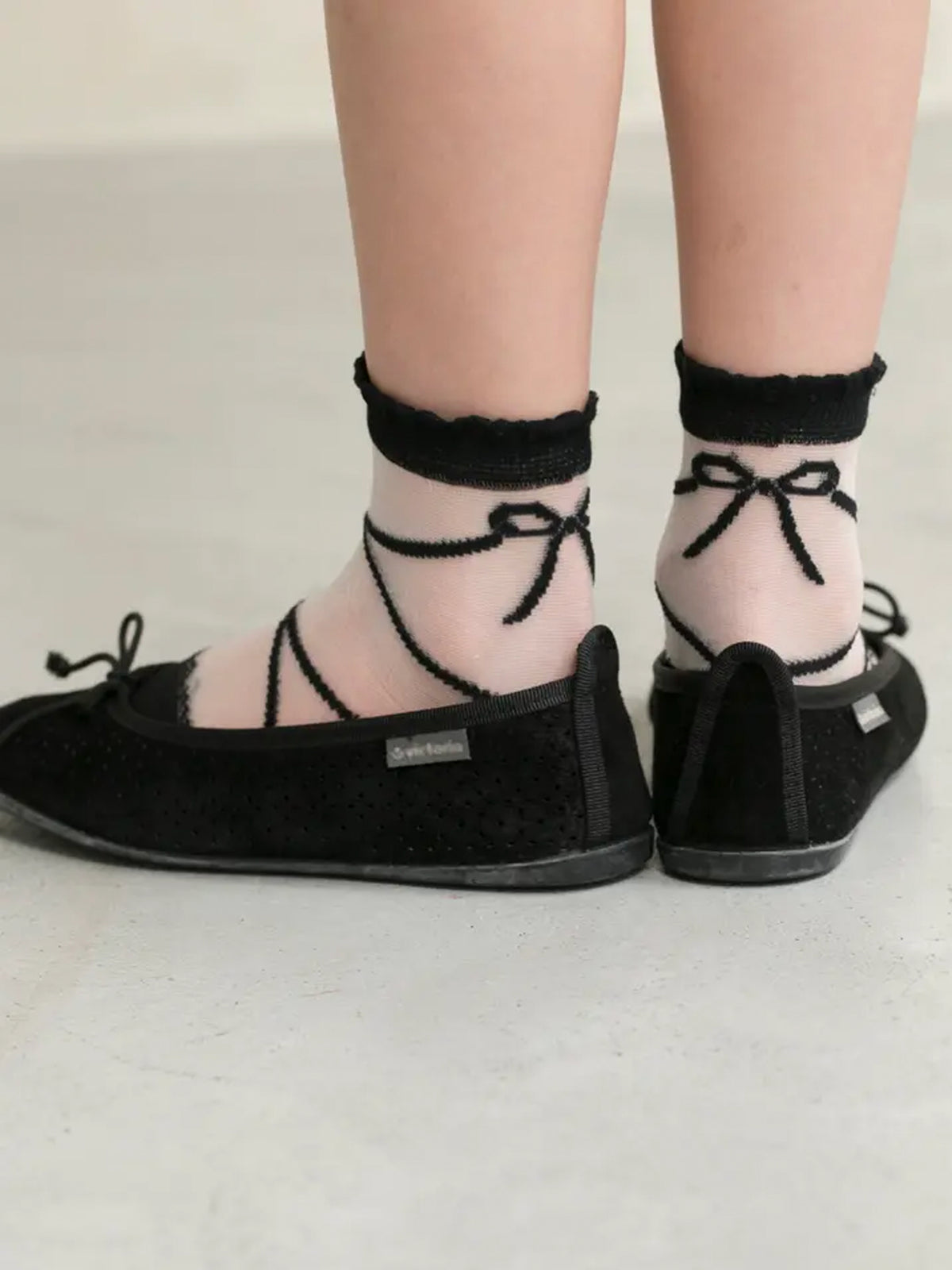 【キッズ】 レースアップ柄シアーショートソックス / 16-18cm - クロ