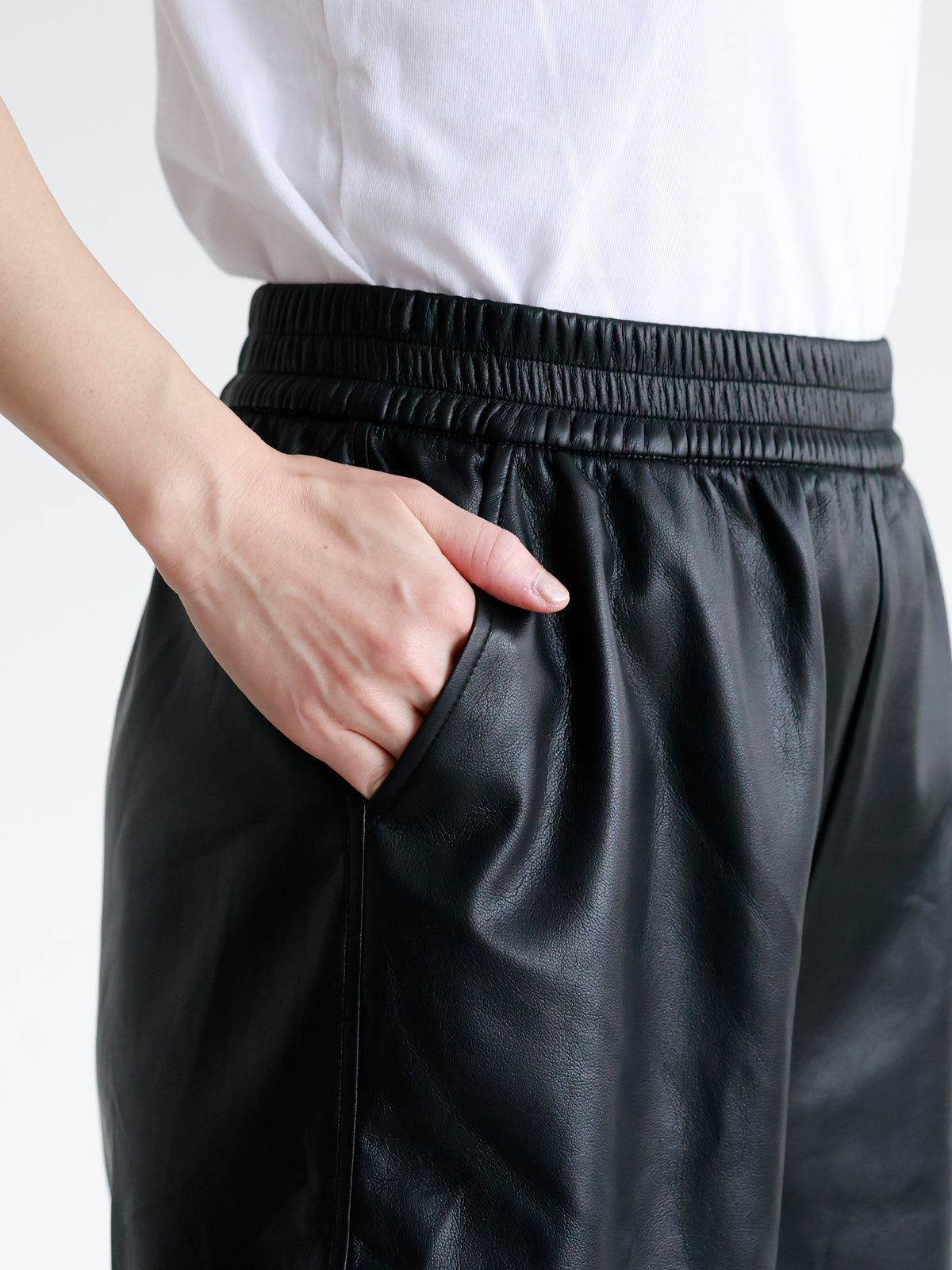 【WEB限定】フェイクレザーハーフパンツ / L-LLサイズ