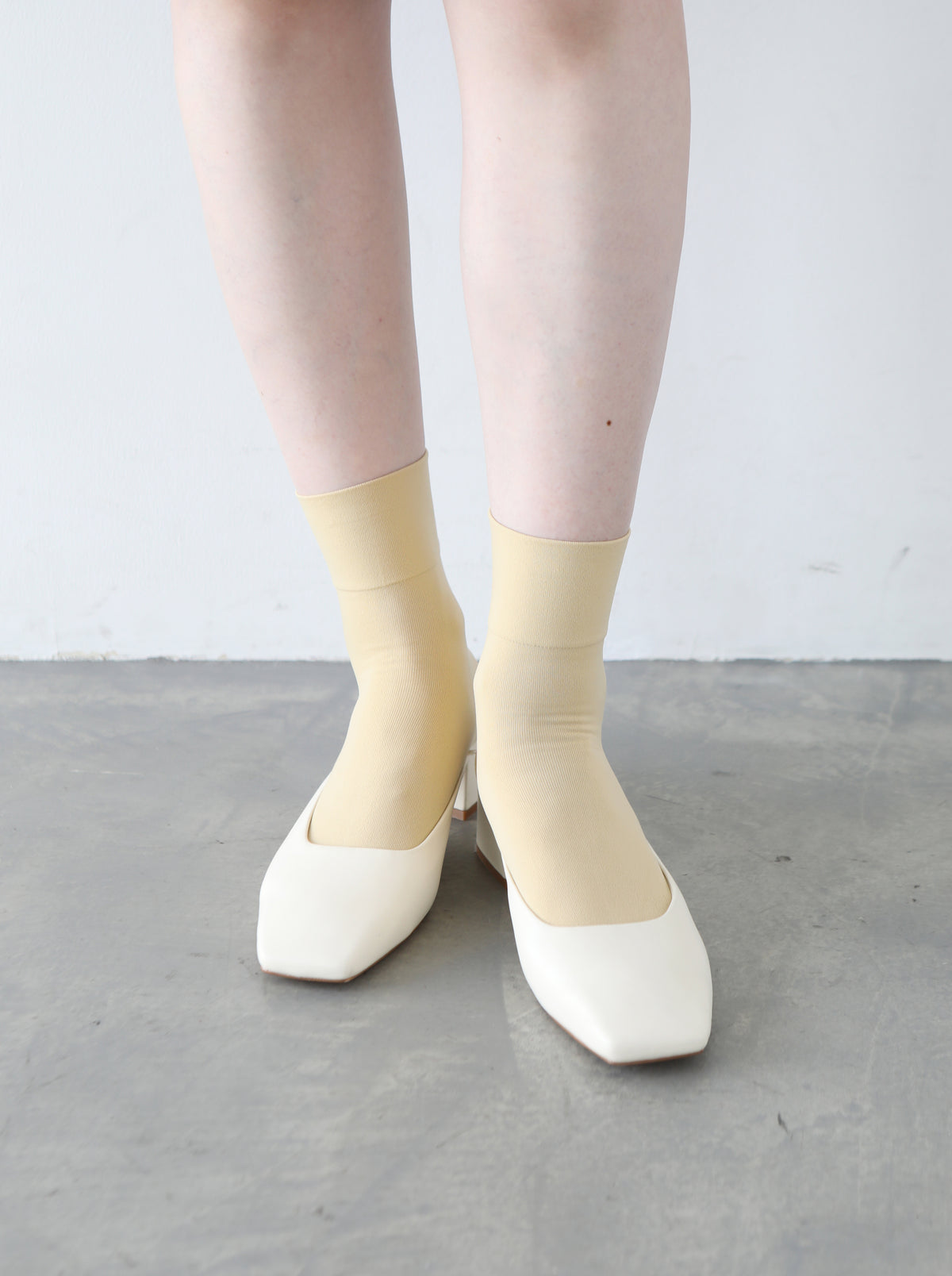 【定番】ソフトナイロン無地ショートソックス - バター