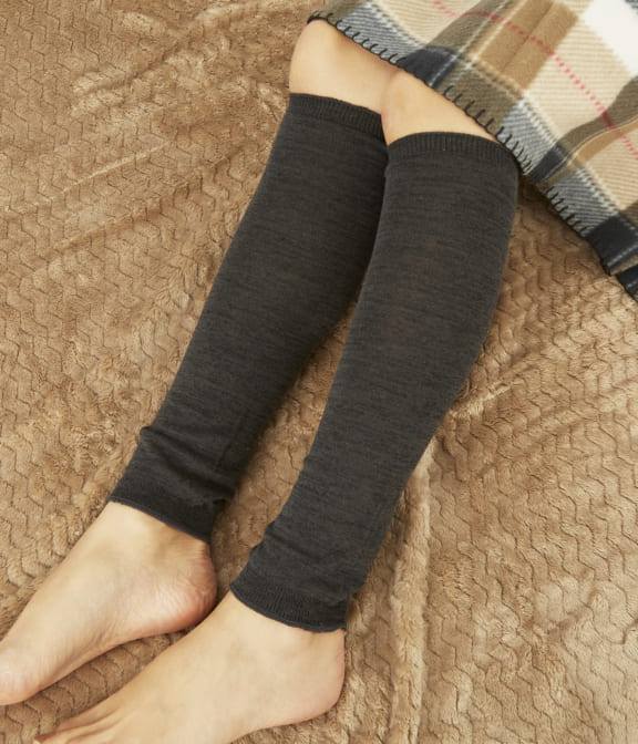 こっそり防寒!ポーチに入れてコンパクトに持ち運べてかさばらないあったか3WAYセット。薄手のレッグウォーマーとして